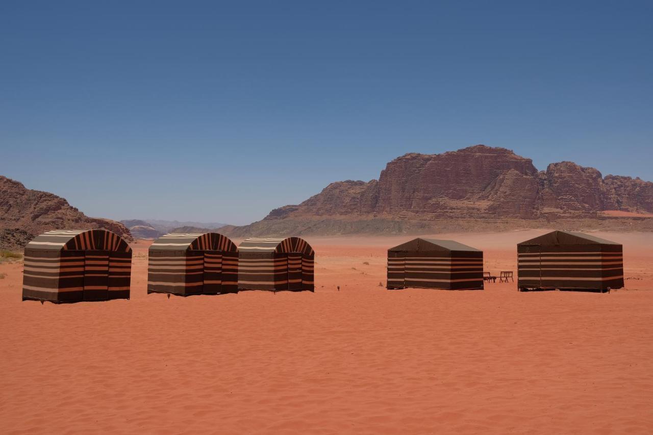 Hotel Bedouin Bunch Camp Wadi Rum Esterno foto