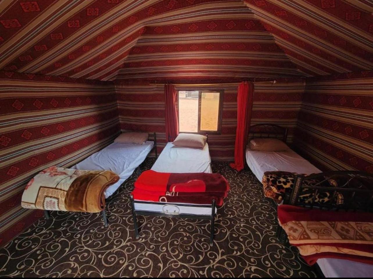Hotel Bedouin Bunch Camp Wadi Rum Esterno foto
