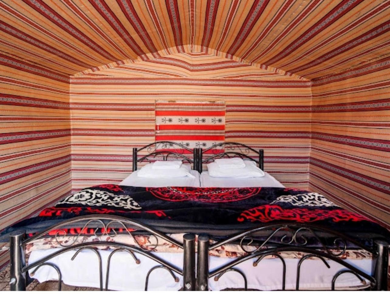 Hotel Bedouin Bunch Camp Wadi Rum Esterno foto