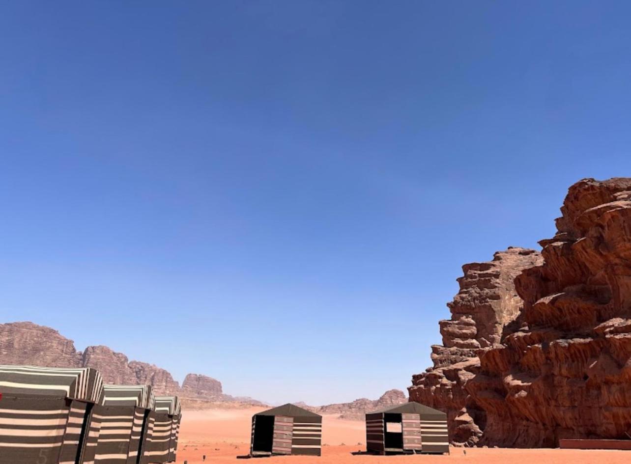 Hotel Bedouin Bunch Camp Wadi Rum Esterno foto