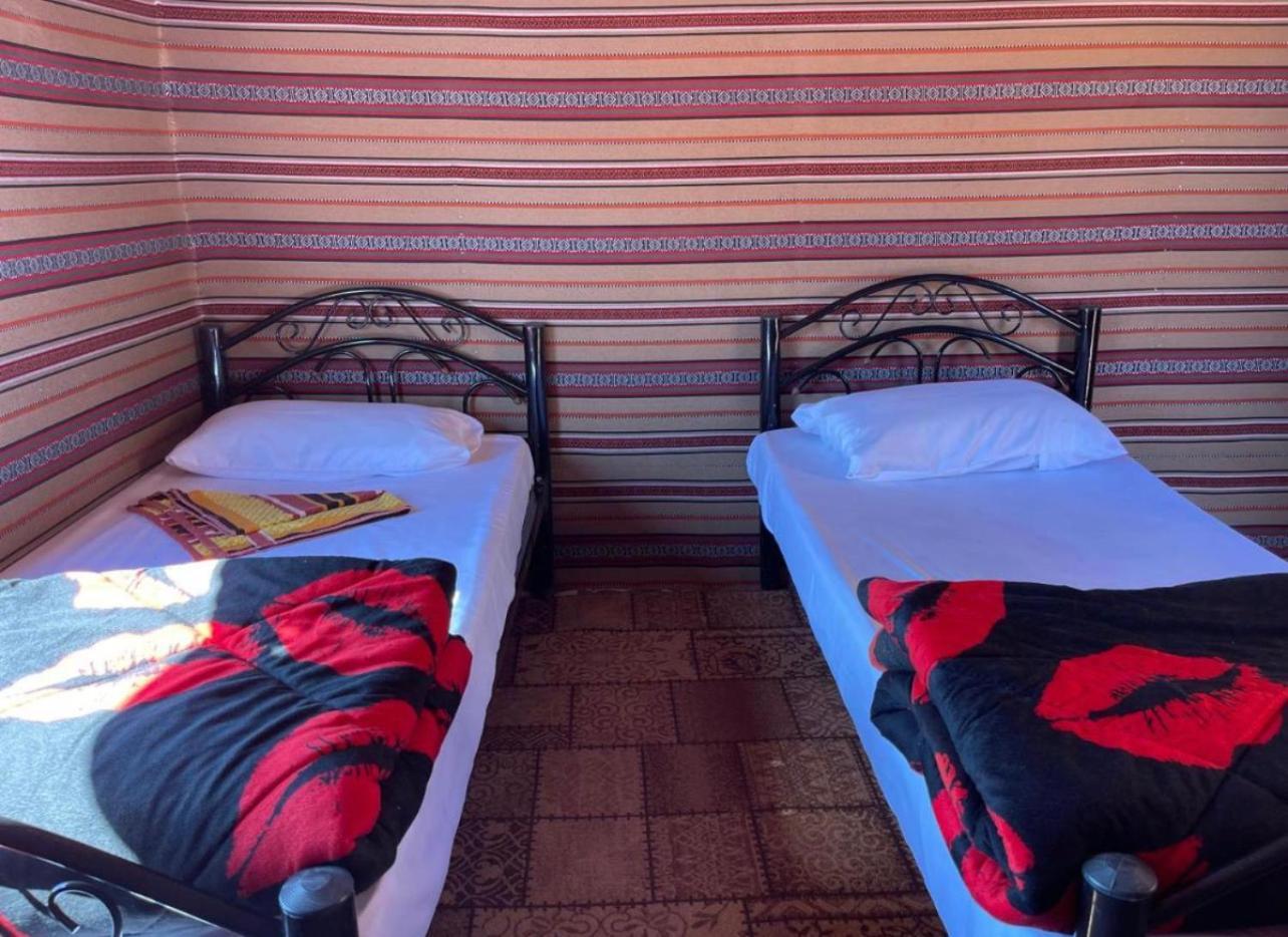 Hotel Bedouin Bunch Camp Wadi Rum Esterno foto