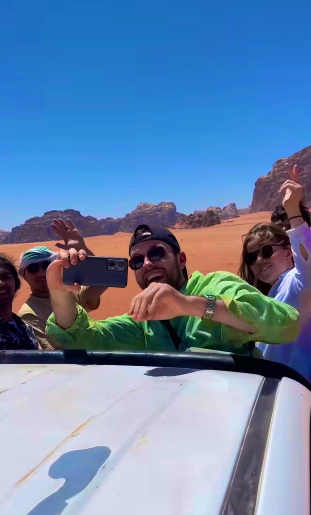 Hotel Bedouin Bunch Camp Wadi Rum Esterno foto