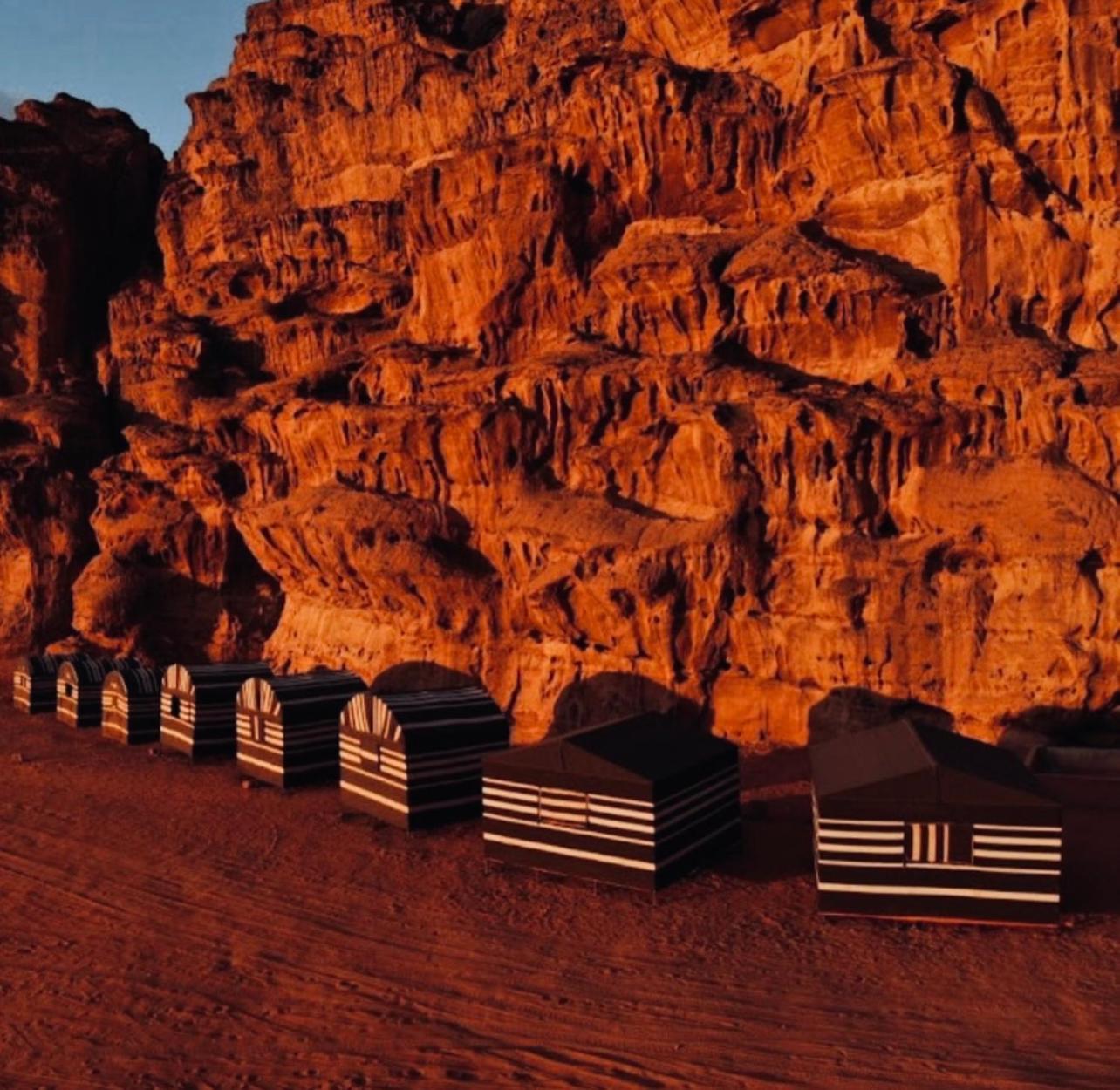 Hotel Bedouin Bunch Camp Wadi Rum Esterno foto