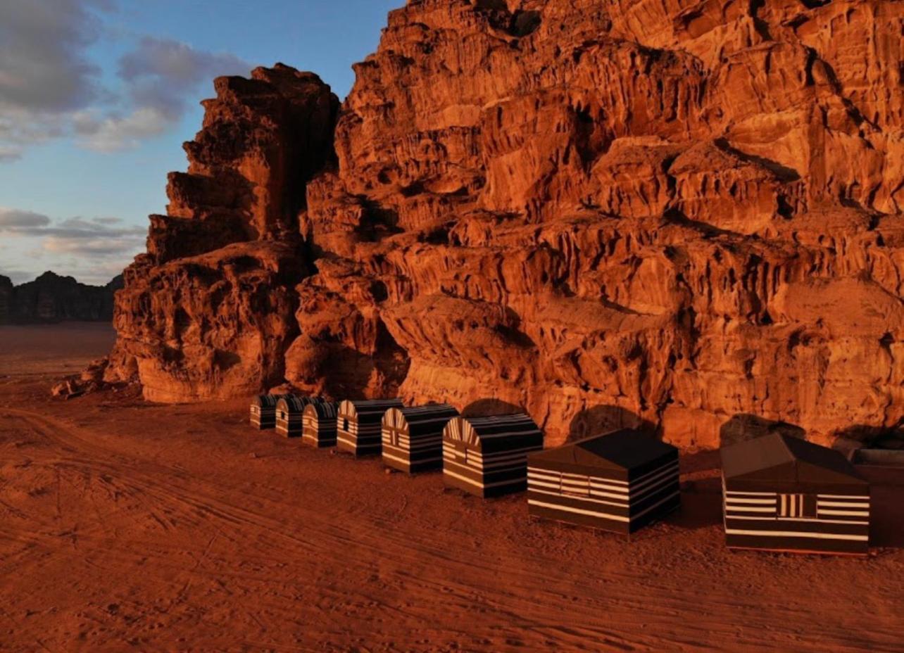 Hotel Bedouin Bunch Camp Wadi Rum Esterno foto
