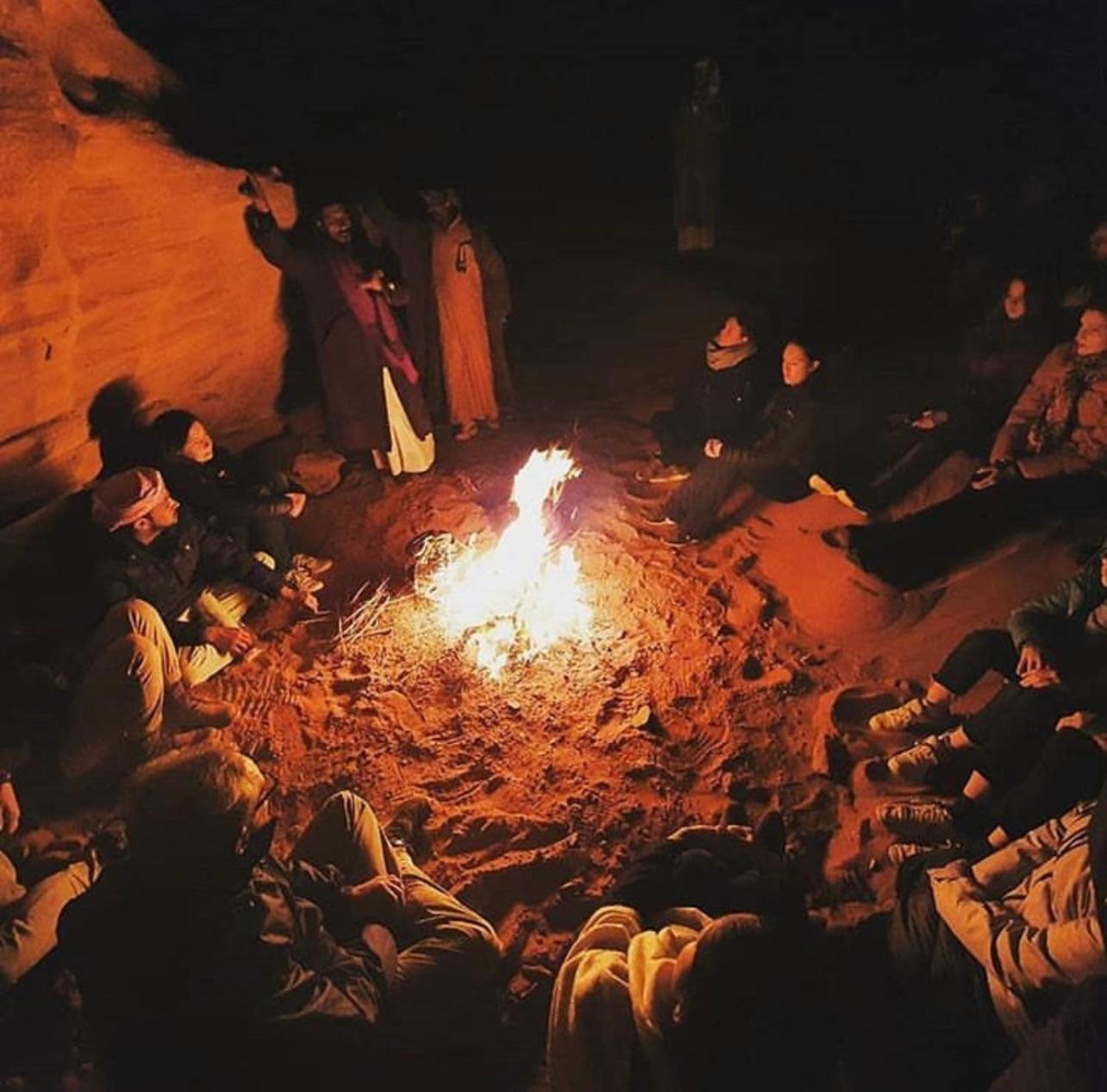 Hotel Bedouin Bunch Camp Wadi Rum Esterno foto