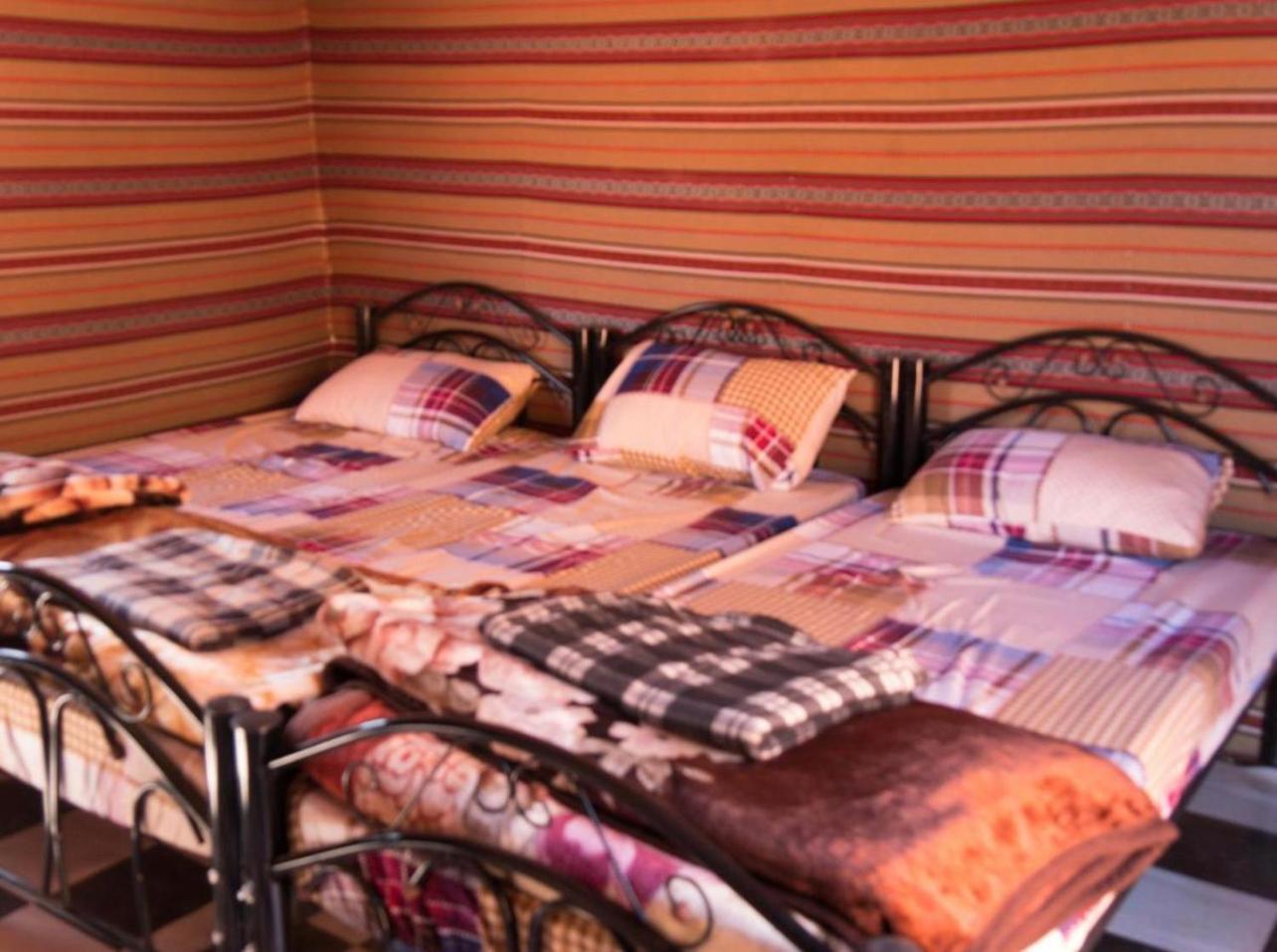 Hotel Bedouin Bunch Camp Wadi Rum Esterno foto